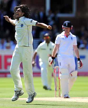 Ishant Sharma celebrates after picking up Morgan's wicket
