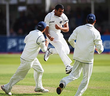 Zaheer Khan ecstatic after bagging Ian Bell's wicket