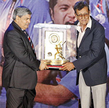 India's former cricket player Salim Durrani (right) receives the C.K. Nayudu Lifetime Achievement Award from BCCI (Board of Control for Cricket in India) President Shashank Manohar