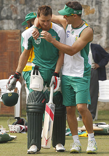 South Africa's Dale Steyn (left) and teammate Faf du Plessis share a light moment during training