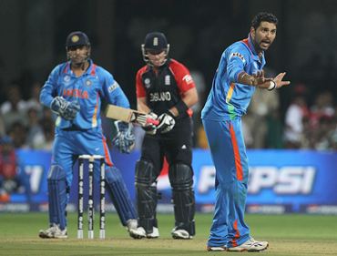 Yuvraj Singh appeals unsuccessfully against Ian Bell for LBW. The decision was then unsuccessfully reviewd by India