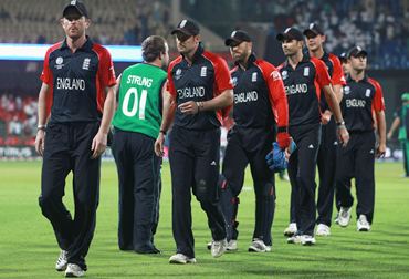 A dejected England team after losing to Ireland