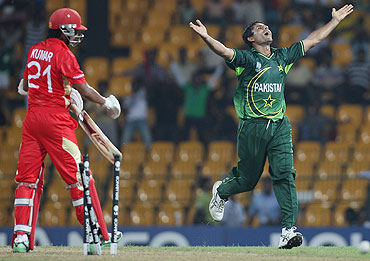 Pakistan's Abdul Razzaq celebrates after clean bowling Canada's Nitish Kumar (left)