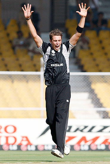 Tim Southee reacts after claiming the wicket of Taitenda Taibu