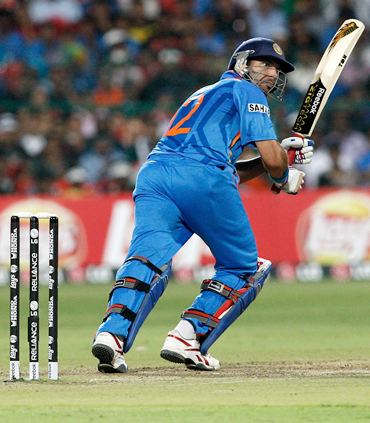Yuvraj on way to his fifty