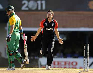 James Anderson ceclebrates after picking up the wicket of JP Duminy