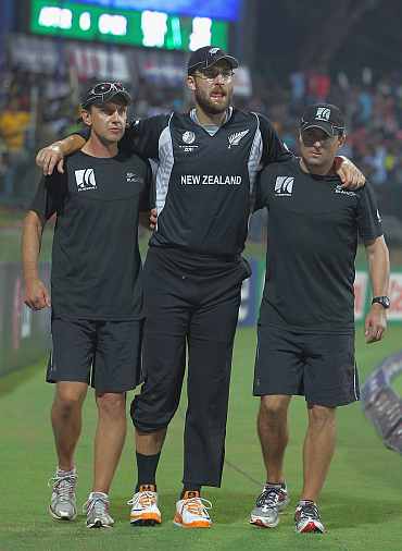 Daniel Vettori walks off the pitch after he was injured during his match against Pakistan
