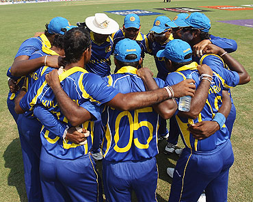 The Sri Lanka team form a huddle