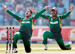 Shakib Al Hassan and Shahriyar Nafees appeals for a wicket