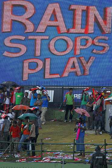 Spectators wait as rain stops play during the World Cup match between Pakistan and Zimbabwe in Pallekele