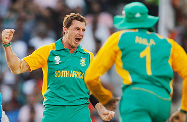 Dale Steyn celebrates the wicket of Yusuf Pathan