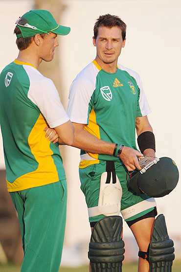 Dale Steyn (right) at a training session