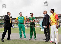 Bangladesh captain Shakib Al Hasan with South Africa captain Graeme Smith at the toss