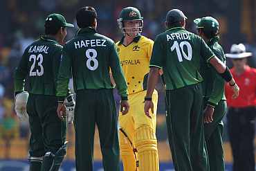 Australia's Bradd Haddin in a heated argument with Pakistani players