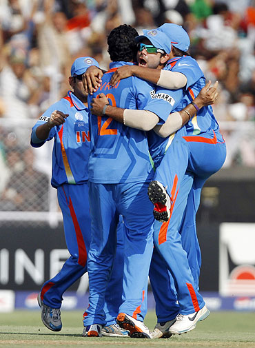 Indian players celebrate the dismissal of Australia's Michael Clarke