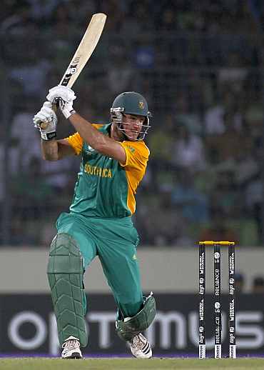 Graeme Smith plays a shot on the off side duing his knock against New Zealand