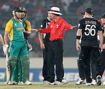 Umpire Rod Tucker seperates South Africa's Faf du Plessis (left) and New Zealand's Scott Styris after an altercation
