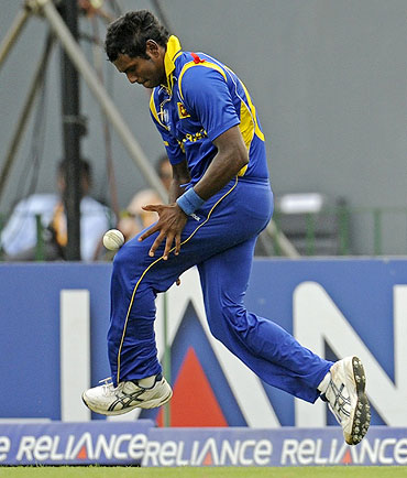 Sri Lanka's Angelo Mathews drops a catch off the bat of Eoin Morgan