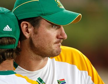 Graeme Smith is grim faced after South Africa lose to New Zealand