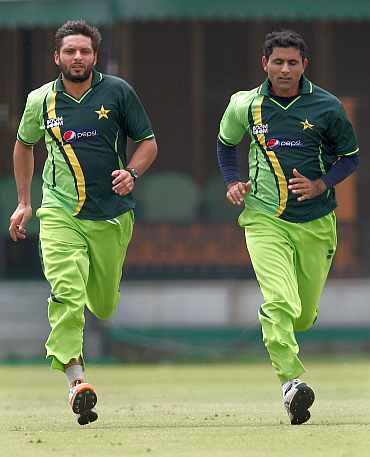 Shahid Afridi and Abdul Razzaq during a practice session in Mohali