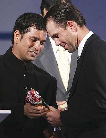 Sachin Tendulkar (left) hands Ricky Ponting the 2006 ICC Player of the Year Award