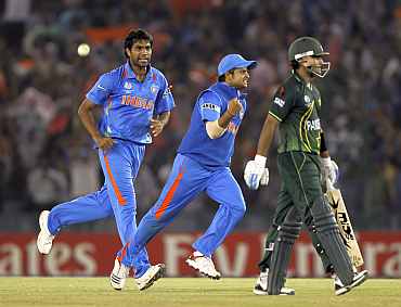 Munaf Patel celebrates after claiming the wicket of Mohammad Hafeez