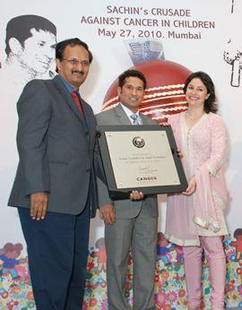 Dr Jagannath with Tendulkar and wife Anjali