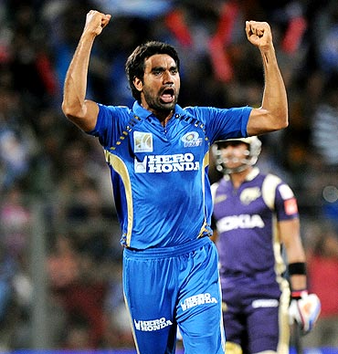 Mumbai Indians pacer Munaf Patel celebrates the wicket of Jacques Kallis