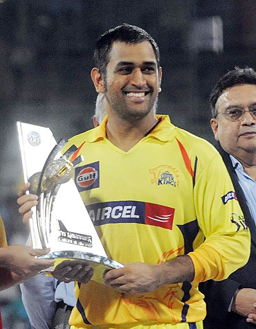 MS Dhoni with the fair-play trophy