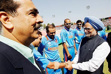 Prime Minister Manmohan Singh of India shakes hands with Sachin Tendulkar as Prime Minister Syed Yusuf Raza Gilani of Pakistan looks on prior to the start of the 2011 ICC World Cup second semi-final