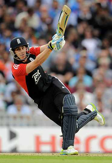 Craig Kieswetter hits a six during his match against India