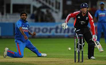 Munaf Patel runs Graeme Swann out during the fourth ODI at Lord's