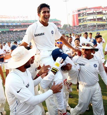 India captain Anil Kumble is chaired round the pitch on a lap of honour by his team-mates after announcing his retirement from Test cricket during day five of the Third Test against Australia at the Feroz Shah Kotla Stadium in Delhi, on November 2, 2008.