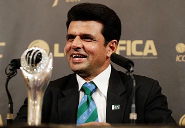 Umpire Aleem Dar of Pakistan shares a joke with the media after being voted ICC Umpire of the Year