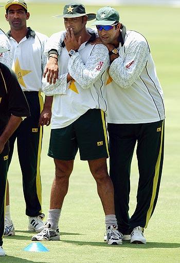 Shoaib Akhtar (left) with Wasim Akram