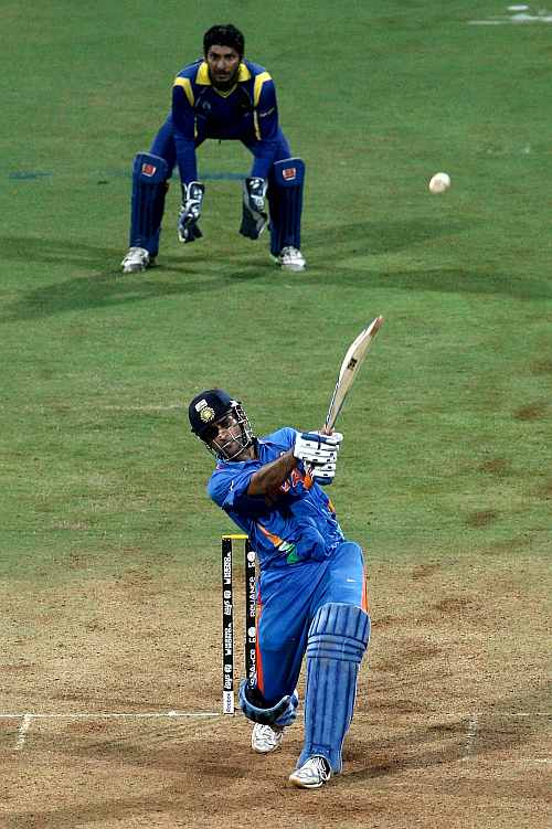 MS Dhoni hits the winning runs for India