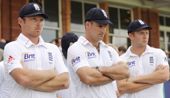 England's Ian Bell, Andrew Strauss and Jonny Bairstow wait for the presentations