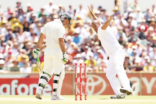 Vernon Philander of South Africa celebrates the wicket of Ricky Ponting