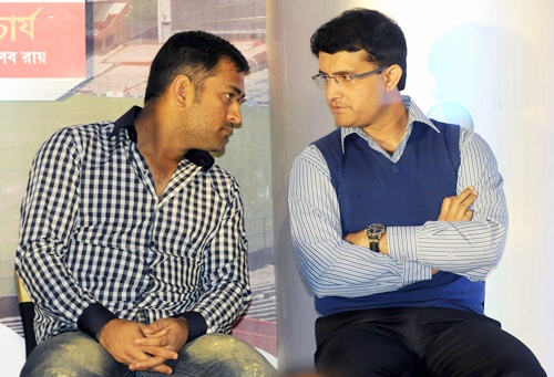 Saurav Ganguly talks with Mahendra Singh Dhoni
