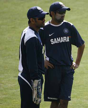 Dhoni miffed with Gambhir's current approach