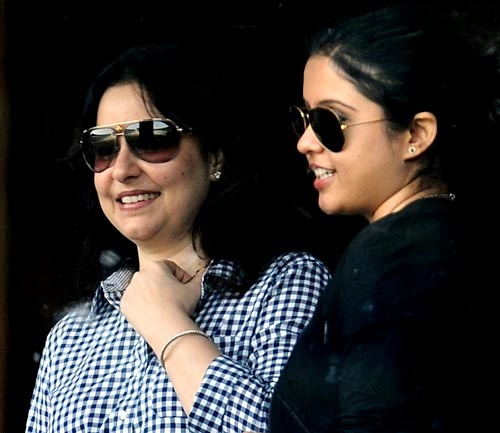 Sachin Tendulkar's wife Anjali (left) with R Ashwin's wife Preeti