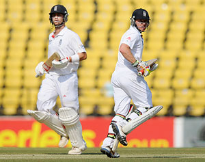 Jonathan Trott (left) and Ian Bell during their partnership