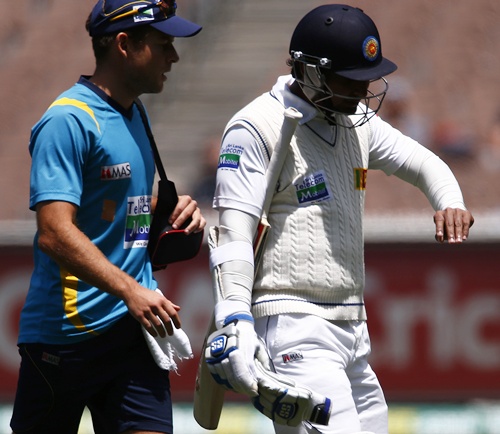 Sri Lanka's Kumar Sangakkara (right) looks at his injured finger
