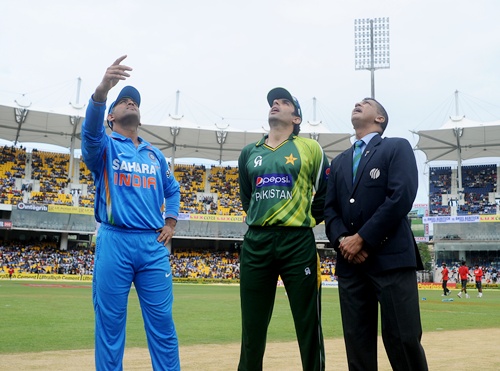 MS Dhoni captain of India and Misbah-ul-haq captain of Pakistan during the toss