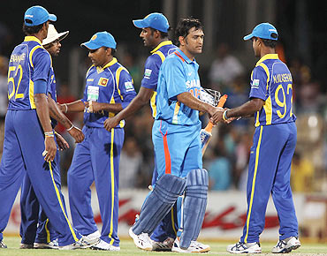 Was Over 30 the turning point in the India-SL Adelaide ODI?