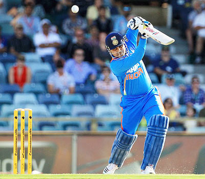 One needs to back Sehwag, says Dhoni
