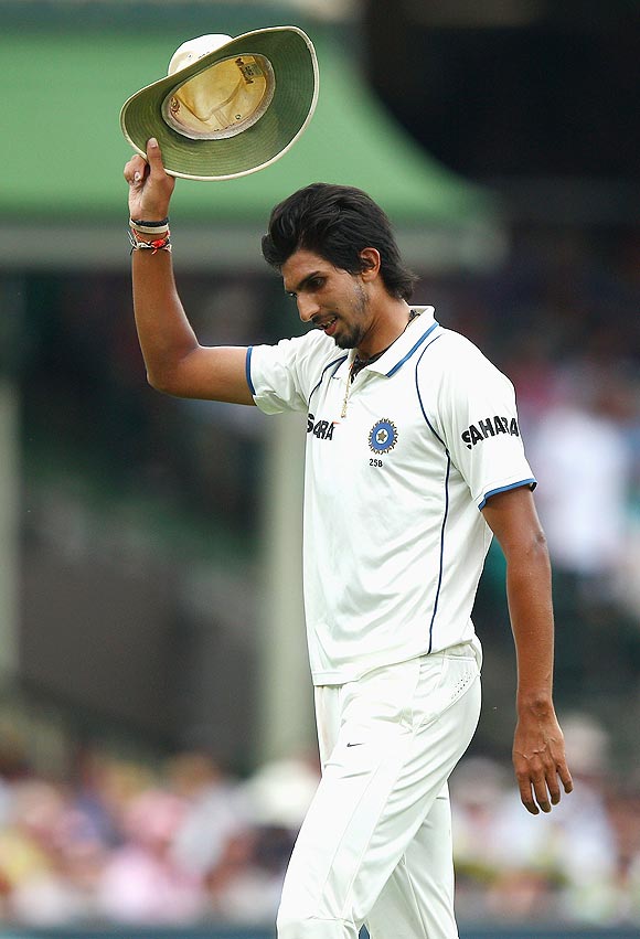 Now, Ishant shows finger to fans