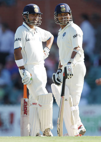 Gautam Gambhir (L) and Sachin Tendulkar (R) talk between overs