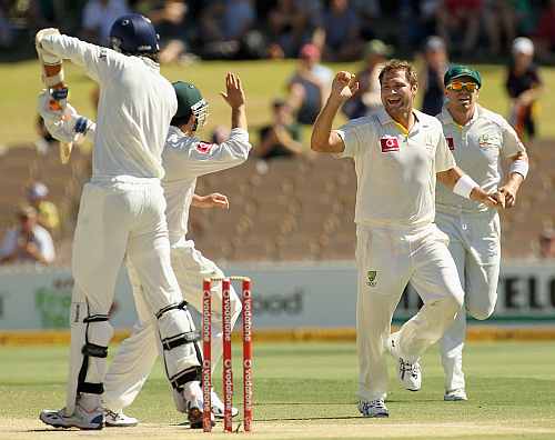 Ryan Harris celebrates after picking up the wicket of Ishant Sharma on Day Five of fourth Test