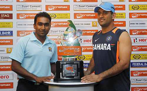 India's captain Dhoni and Sri Lanka's captain Jayawardene pose with the trophy during a news conference ahead of their ODI series